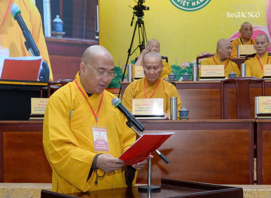 Thượng tọa Thích Phước Nguyên công bố quyết định nhân sự 15 Ban Trị sự GHPGVN tỉnh thành mới