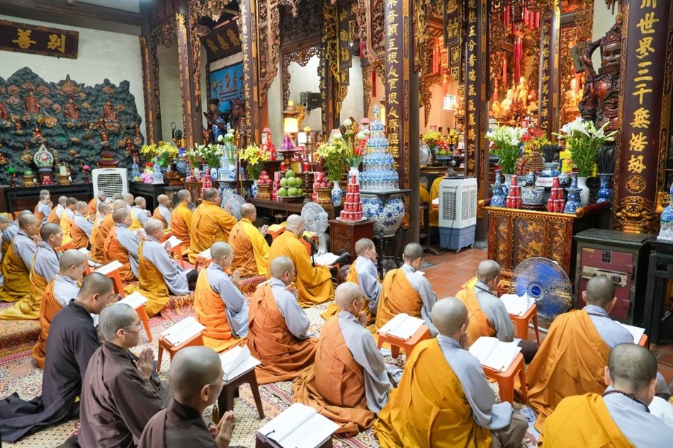 Pháp hội Dược Sư diễn ra trong bảy ngày liên tục Pháp hội Dược Sư diễn ra trong bảy ngày liên tục