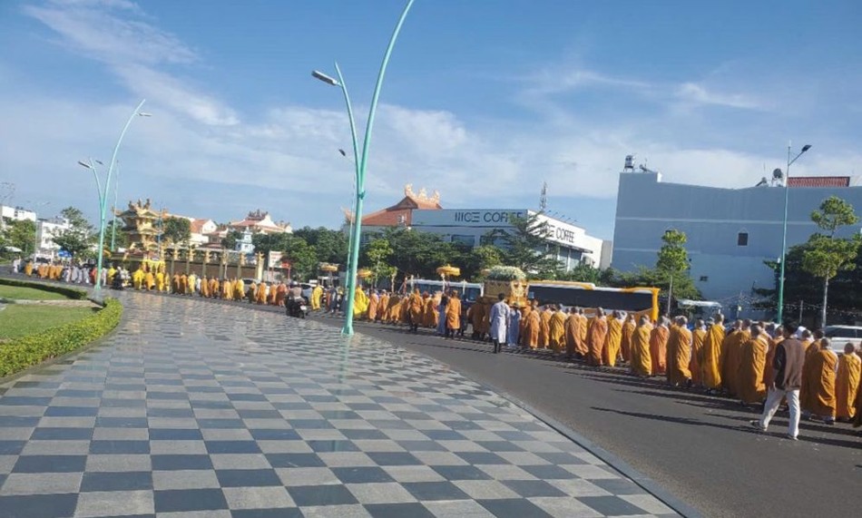 Cung tống kim quan Ni trưởng Thích nữ Như Tâm đến nơi trà-tỳ Cung tống kim quan Ni trưởng Thích nữ Như Tâm đến nơi trà-tỳ