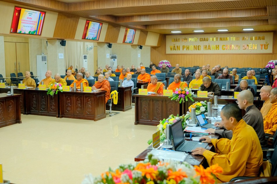 Quang cảnh buổi họp