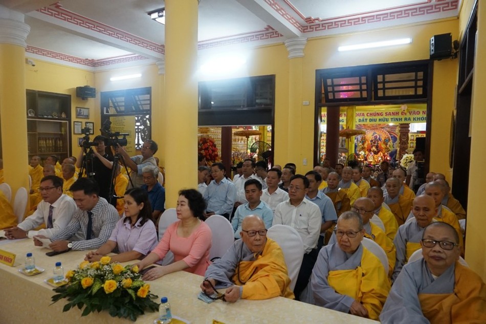 Chư tôn đức Tăng Ni và đại diện các cơ quan tham dự Chư tôn đức Tăng Ni và đại diện các cơ quan tham dự