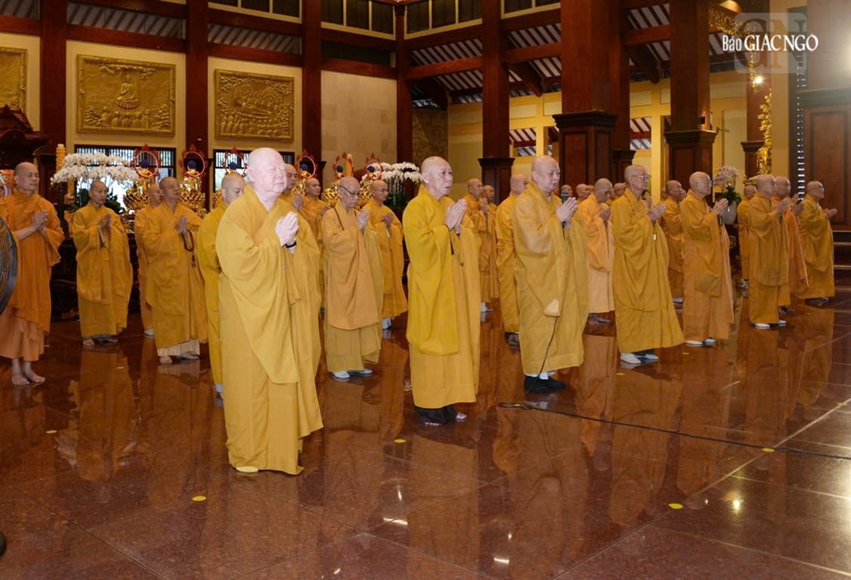 Chư tôn đức thành kính đảnh lễ Tam bảo Chư tôn đức thành kính đảnh lễ Tam bảo
