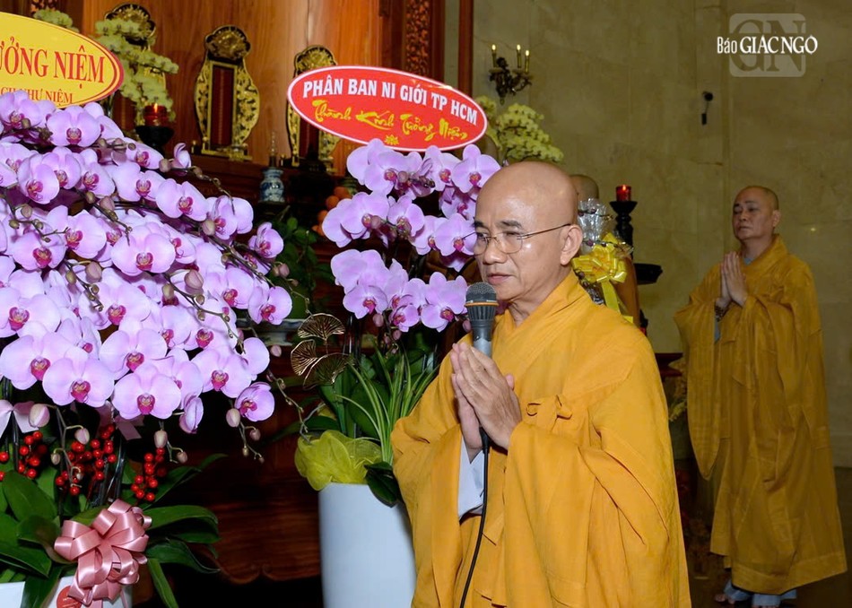 Thượng tọa Thích Thiện Quý đại diện Ban Tổ chức phát biểu cảm tạ
