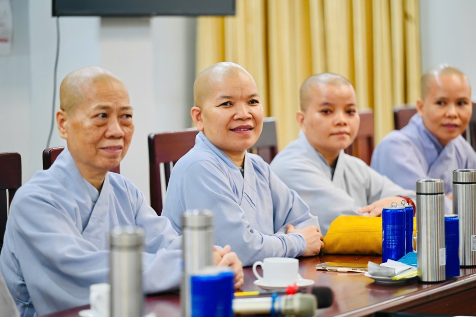 Chư Ni tham dự họp - Ảnh: Bản Thành Chư Ni tham dự họp - Ảnh: Bản Thành