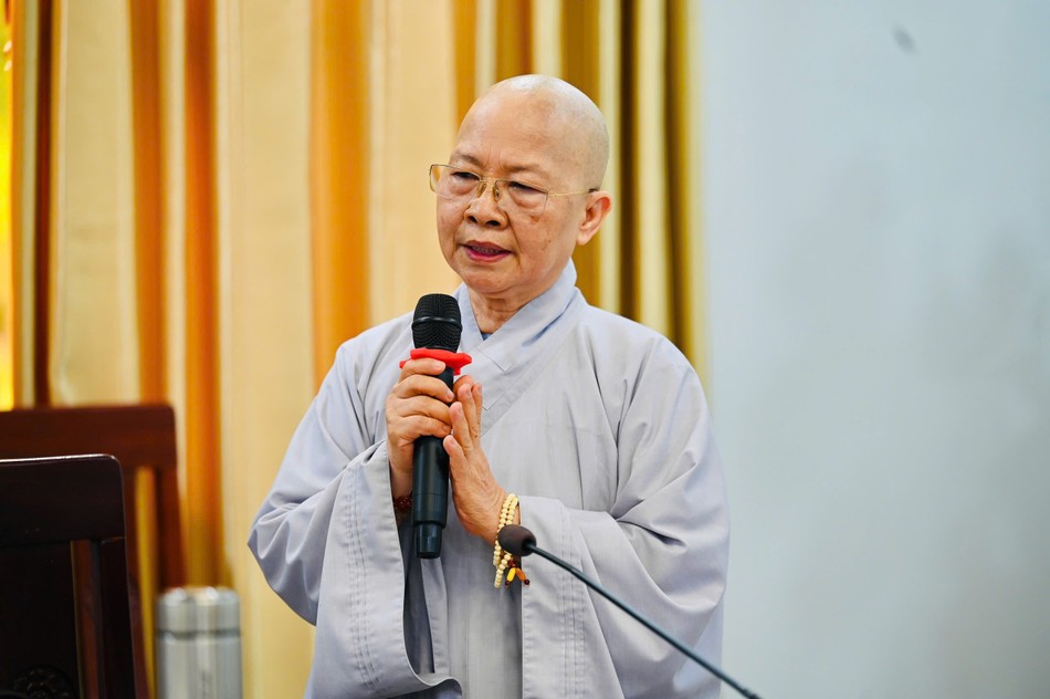 Ni trưởng Thích nữ Như Thảo phát biểu tại buổi họp - Ảnh: Bản Thành Ni trưởng Thích nữ Như Thảo phát biểu tại buổi họp - Ảnh: Bản Thành