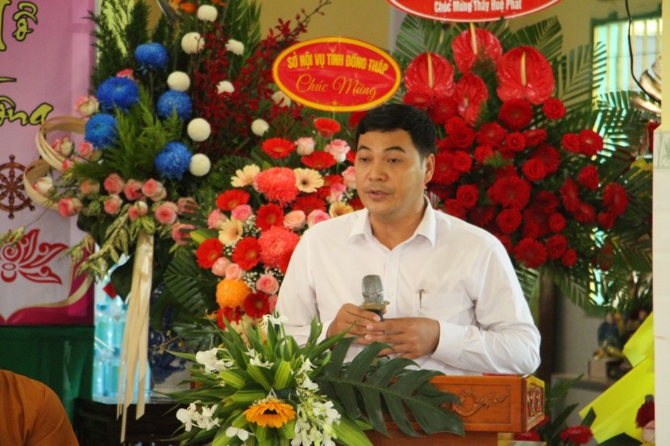Đại diện chính quyền địa phương, ông Ngô Duy Phù phát biểu chúc mừng Đại diện chính quyền địa phương, ông Ngô Duy Phù phát biểu chúc mừng
