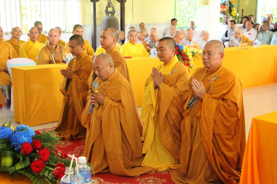 Đại đức Thích Huệ Phát dâng lời phát nguyện Đại đức Thích Huệ Phát dâng lời phát nguyện