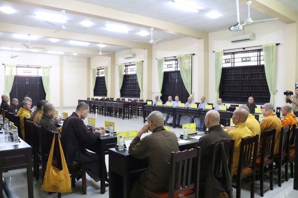 Quang cảnh buổi họp