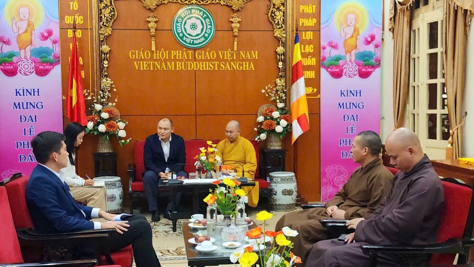 Thượng tọa Thích Đức Thiện tiếp ông Kanat Tumysh, Đại sứ Cộng hòa Kazakhstan tại Việt Nam Thượng tọa Thích Đức Thiện tiếp ông Kanat Tumysh, Đại sứ Cộng hòa Kazakhstan tại Việt Nam