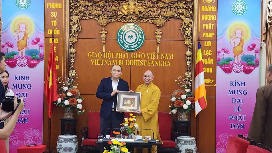 Trao quà Lưu niệm Trao quà Lưu niệm