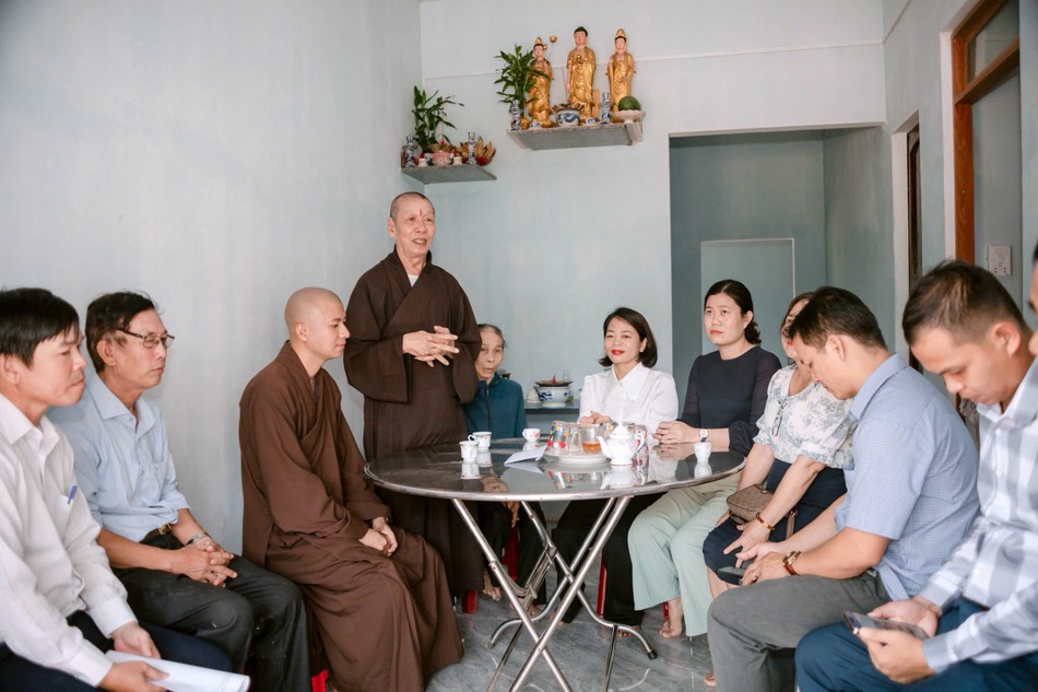 Hòa thượng Thích Giác Trí, viện chủ chùa Minh Giác chúc mừng gia đình Hòa thượng Thích Giác Trí, viện chủ chùa Minh Giác chúc mừng gia đình