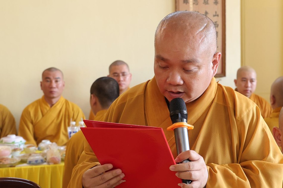 Thượng tọa Thích Trung Nguyện công bố quyết định bổ nhiệm trụ trì chùa Đại Hạnh của Ban Thường trực Ban Trị sự TP.HCM