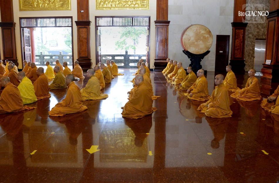 Trong 3 tháng An cư kiết hạ, theo sự thỉnh cầu của Ban Tăng sự, chư tôn Trưởng lão sẽ có các thời giáo giới cho toàn thể chư Tăng tham dự tại Việt Nam Quốc Tự