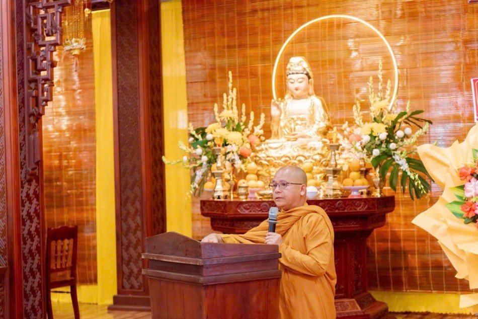 Thượng tọa Thích Giác Phổ phát biểu tại buổi lễ
