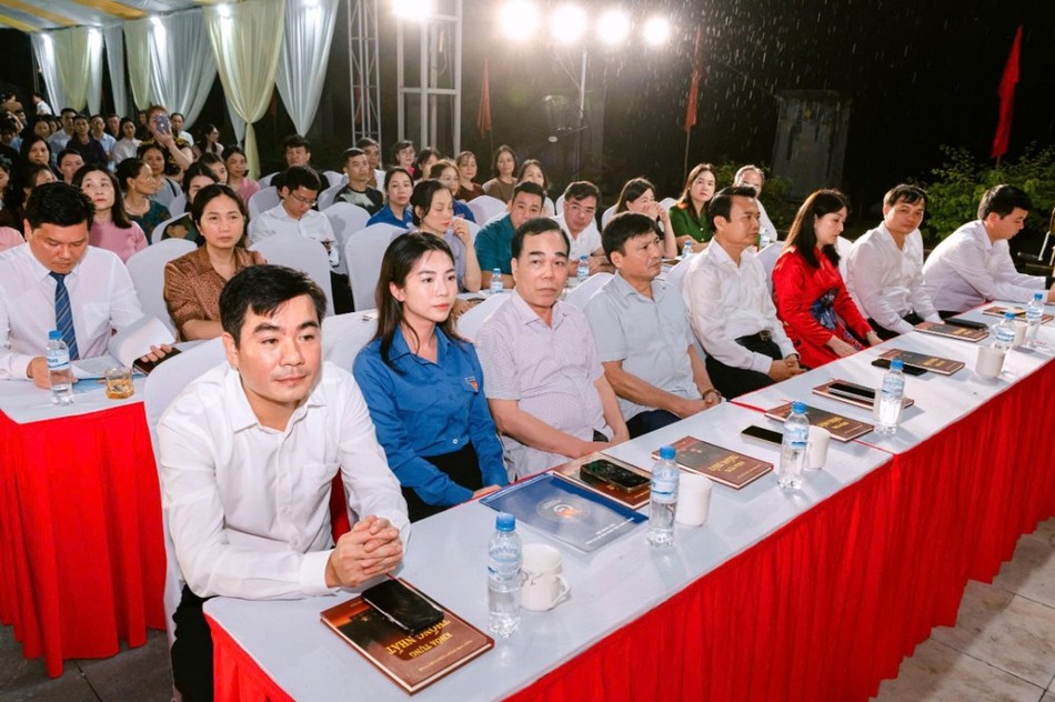 Đại diện lãnh đạo các cơ quan tỉnh và phường sở tại tham dự Đại diện lãnh đạo các cơ quan tỉnh và phường sở tại tham dự