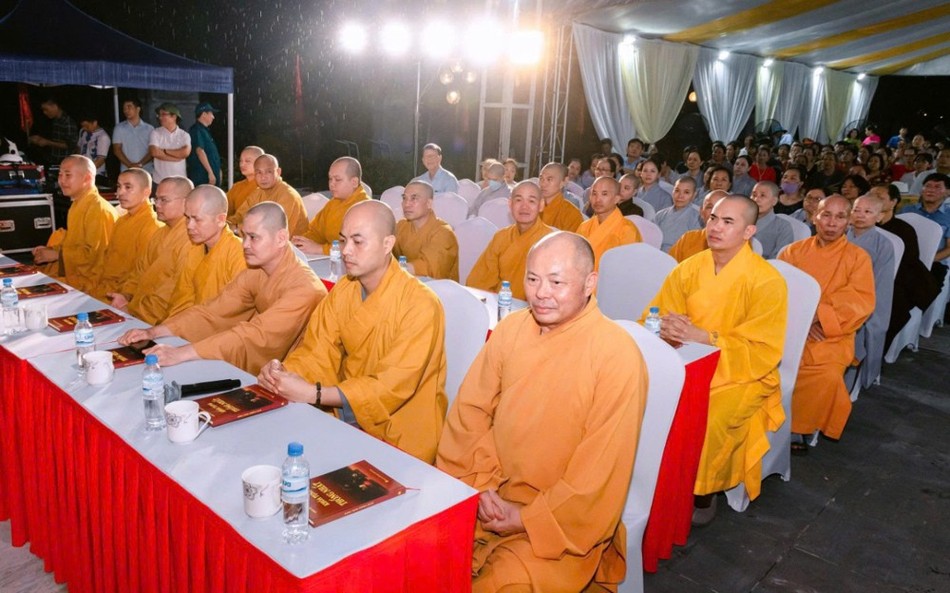 Chư tôn đức Tăng Ni, Phật tử tham dự Chư tôn đức Tăng Ni, Phật tử tham dự