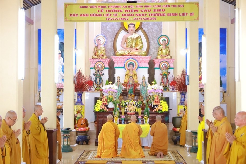 Chương trình diễn ra trong không khí trang nghiêm, thành kính Chương trình diễn ra trong không khí trang nghiêm, thành kính