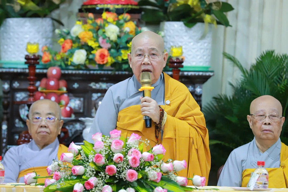 Ni trưởng Thích nữ Từ Nhẫn, Trưởng Phân ban Ni giới TP.HCM cũng sách tấn đến chư hành giả tại tịnh xá Ngọc Phương