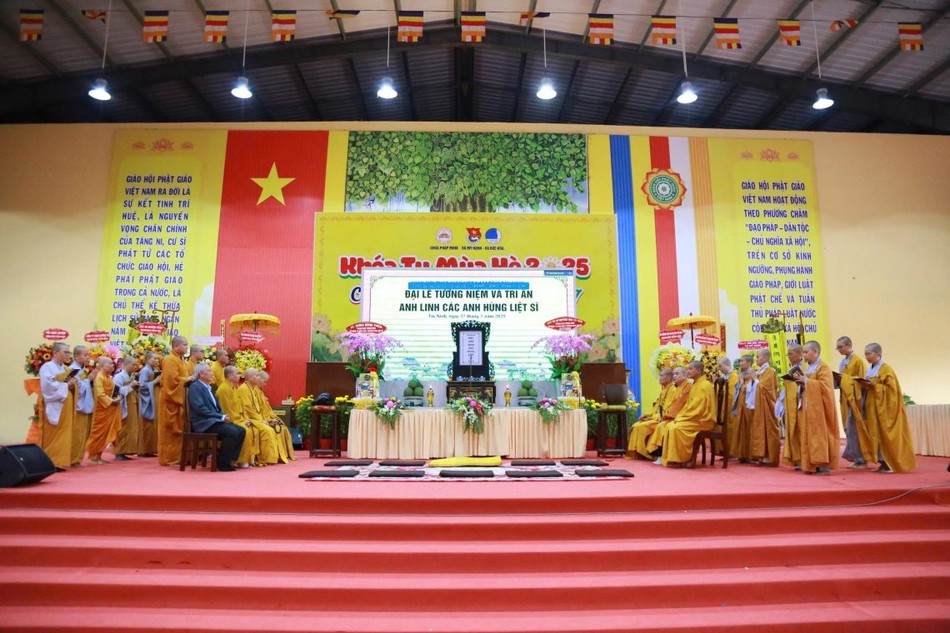 Lễ tưởng niệm và tri ân các anh hùng, liệt sĩ được tổ chức tại Trụ sở Ban Trị sự tỉnh