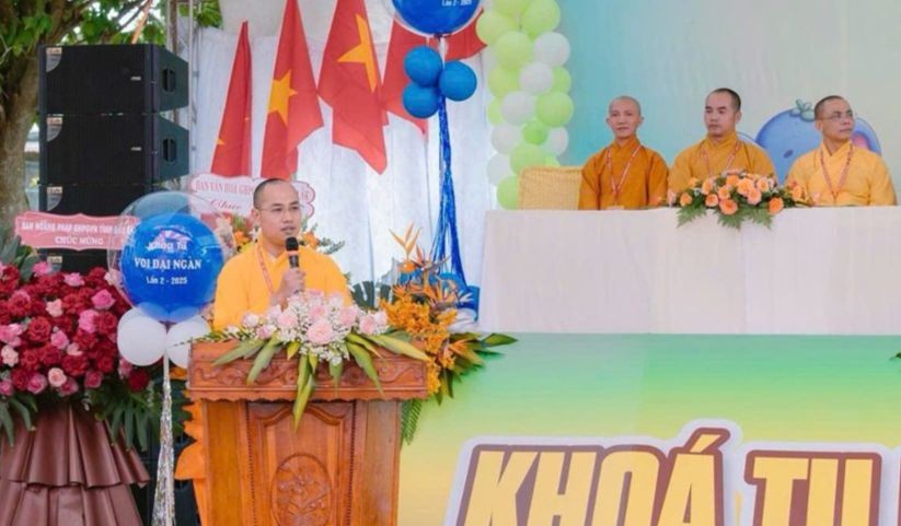 Đại đức Thích Hải Nguyện, Trưởng ban Tổ chức khóa tu phát biểu khai mạc Đại đức Thích Hải Nguyện, Trưởng ban Tổ chức khóa tu phát biểu khai mạc