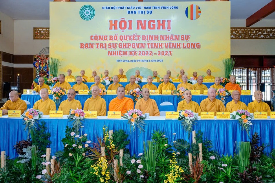 Chư tôn đức chứng minh và tham dự hội nghị