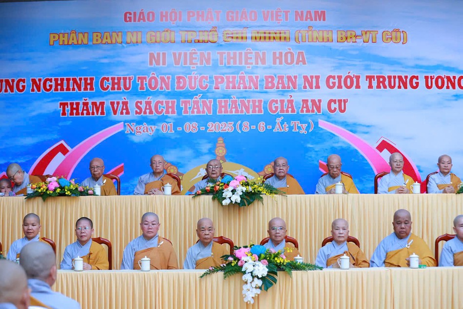 Chư Ni tại trường hạ Ni viện Thiện Hòa, TP.HCM Chư Ni tại trường hạ Ni viện Thiện Hòa, TP.HCM