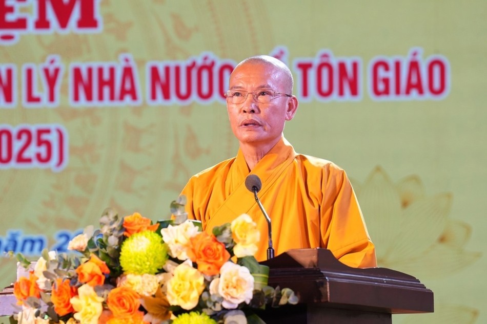 Thượng tọa Thích Đạo Phong phát biểu tại hội nghị