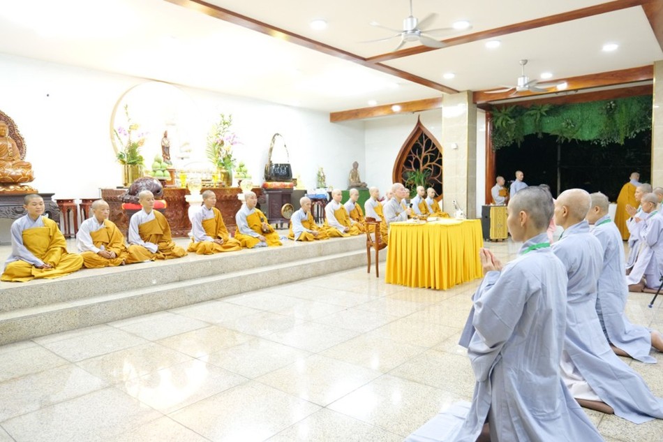6 hành giả phát nguyện thọ giới Sa-di-ni 6 hành giả phát nguyện thọ giới Sa-di-ni