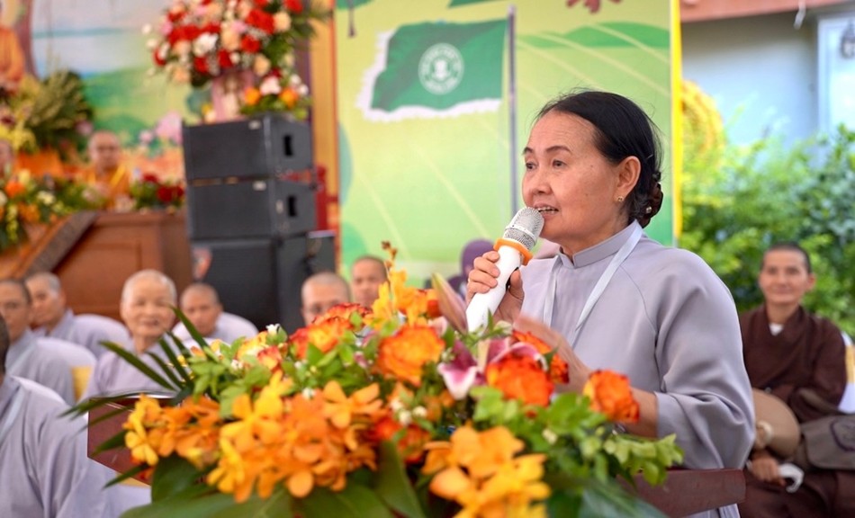 Cư sĩ Diệu Nhân - Nguyễn Thị Xuân Loan chúc mừng Cư sĩ Diệu Nhân - Nguyễn Thị Xuân Loan chúc mừng