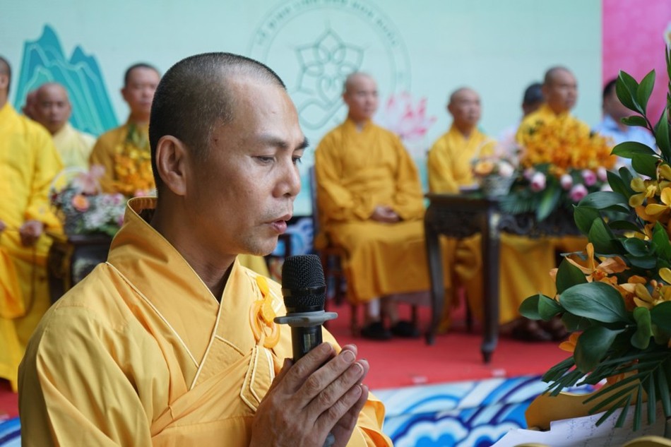 Đại đức Thích Chúc Hiếu phát biểu khai mạc Đại đức Thích Chúc Hiếu phát biểu khai mạc