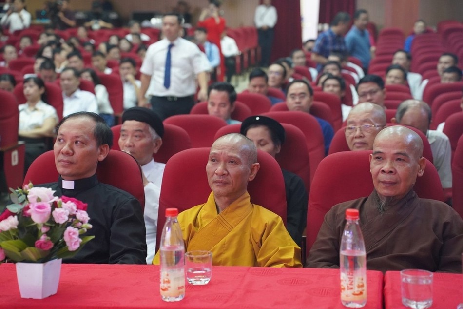 Chư tôn đức và đại biểu tham dự