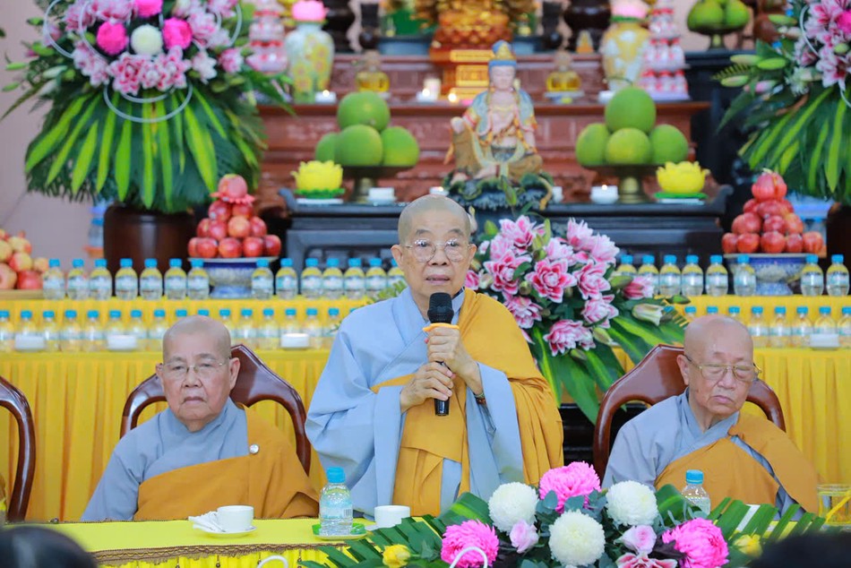 Ni trưởng Thích nữ Nhật Khương, Trưởng Phân ban Ni giới T.Ư tại chùa Quang Minh Ni trưởng Thích nữ Nhật Khương, Trưởng Phân ban Ni giới T.Ư tại chùa Quang Minh