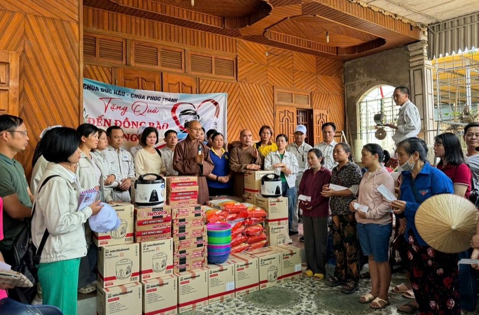 Đoàn chia sẻ với bà con xã Chiêu Lưu và Mường Xén Đoàn chia sẻ với bà con xã Chiêu Lưu và Mường Xén