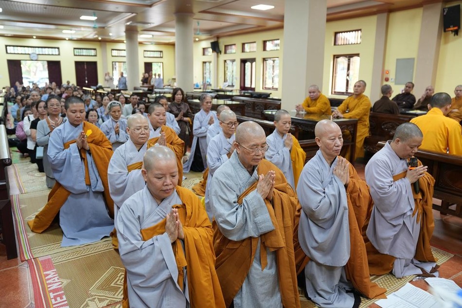 Chư Ni tại chùa Đại Thành - Trụ sở Ban Trị sự GHPGVN tỉnh Bắc Ninh, Hòa thượng Thích Thanh Phụng, Ủy viên Hội đồng Trị sự, Trưởng ban Trị sự GHPGVN tỉnh Bắc Ninh tiếp đoàn Chư Ni tại chùa Đại Thành - Trụ sở Ban Trị sự GHPGVN tỉnh Bắc Ninh, Hòa thượng Thích Thanh Phụng, Ủy viên Hội đồng Trị sự, Trưởng ban Trị sự GHPGVN tỉnh Bắc Ninh tiếp đoàn