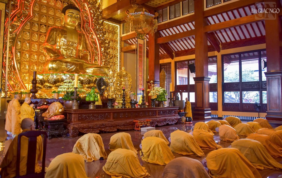Chư tôn đức thành kính đảnh lễ Tam bảo Chư tôn đức thành kính đảnh lễ Tam bảo