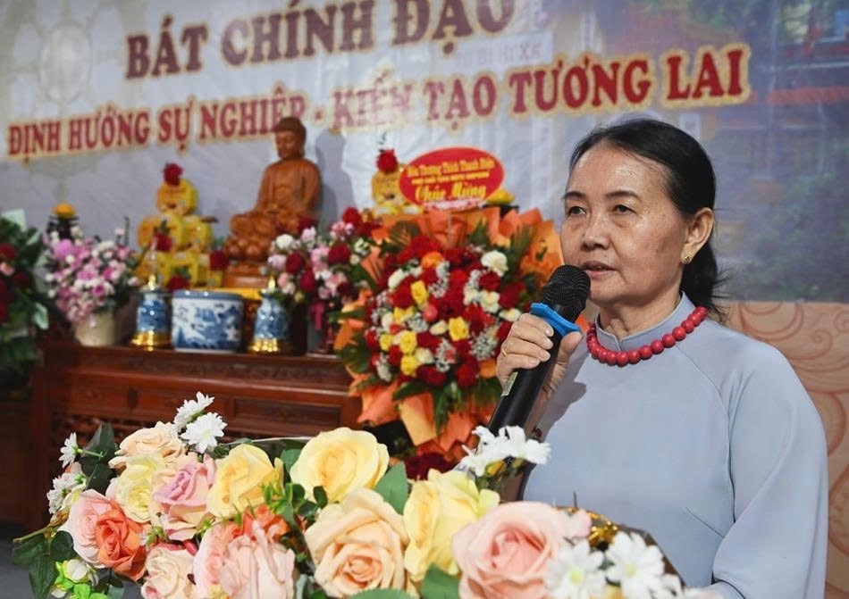 Cư sĩ Diệu Nhân - Nguyễn Thị Xuân Loan chia sẻ tại buổi giao lưu Cư sĩ Diệu Nhân - Nguyễn Thị Xuân Loan chia sẻ tại buổi giao lưu