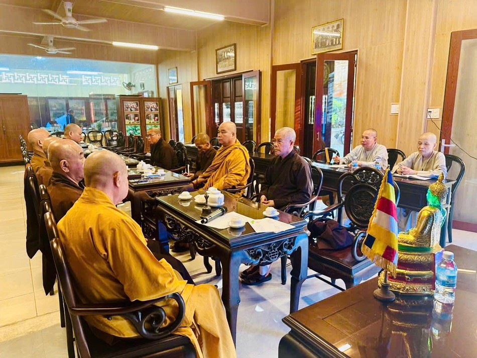 Chư tôn đức thảo luận chuẩn bị tổ chức các sự kiện nhân mùa Vu lan - Báo hiếu Chư tôn đức thảo luận chuẩn bị tổ chức các sự kiện nhân mùa Vu lan - Báo hiếu