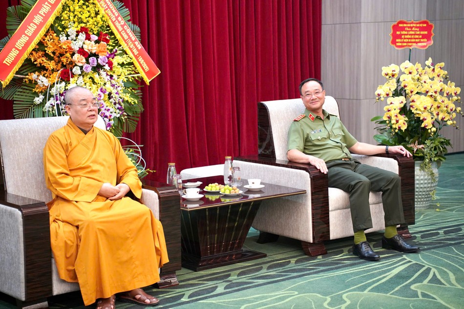 Thượng tướng Phạm Thế Tùng tiếp Trưởng lão Hòa thượng Thích Thanh Nhiễu Thượng tướng Phạm Thế Tùng tiếp Trưởng lão Hòa thượng Thích Thanh Nhiễu