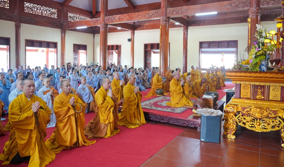 Chư tôn đức đảnh lễ Tam bảo Chư tôn đức đảnh lễ Tam bảo