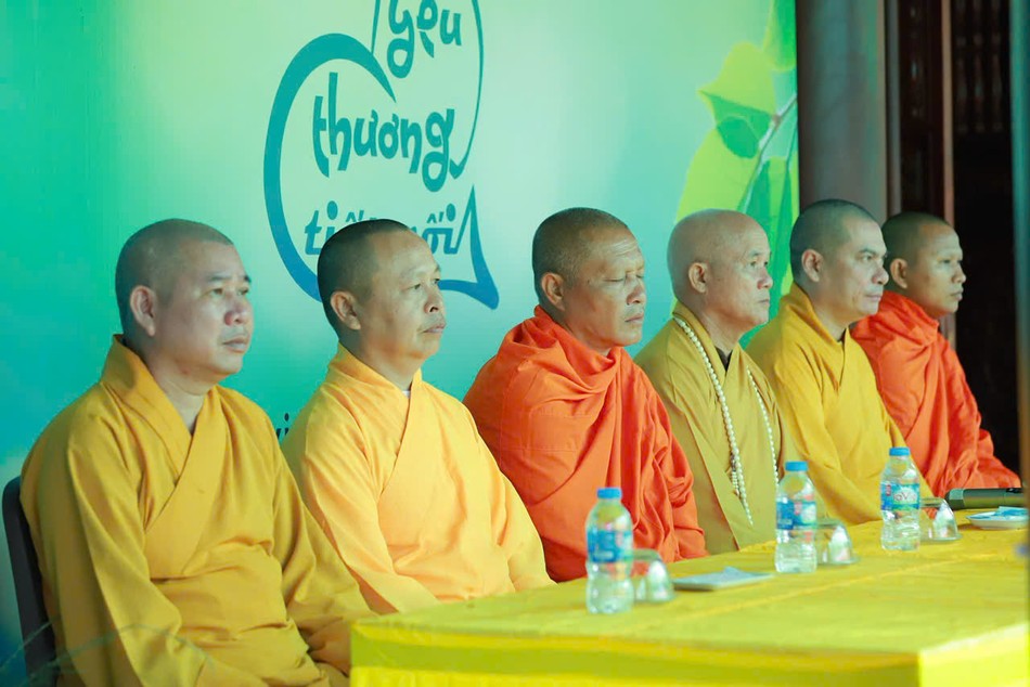 Chư tôn đức chứng minh và tham dự