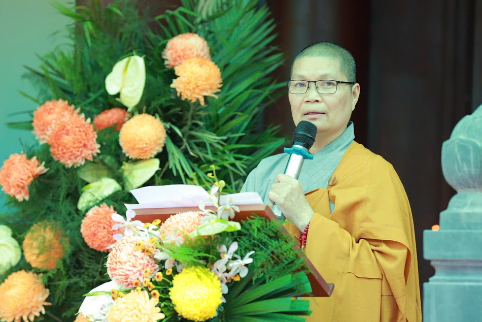 Ni sư Thích nữ Huệ Đức phát biểu khai mạc