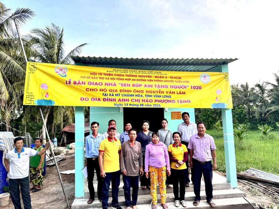 Bàn giao nhà tình thương cho gia đình ông Nguyễn Văn Tâm, tại xã Mỹ Chánh Hòa, tỉnh Vĩnh Long Bàn giao nhà tình thương cho gia đình ông Nguyễn Văn Tâm, tại xã Mỹ Chánh Hòa, tỉnh Vĩnh Long