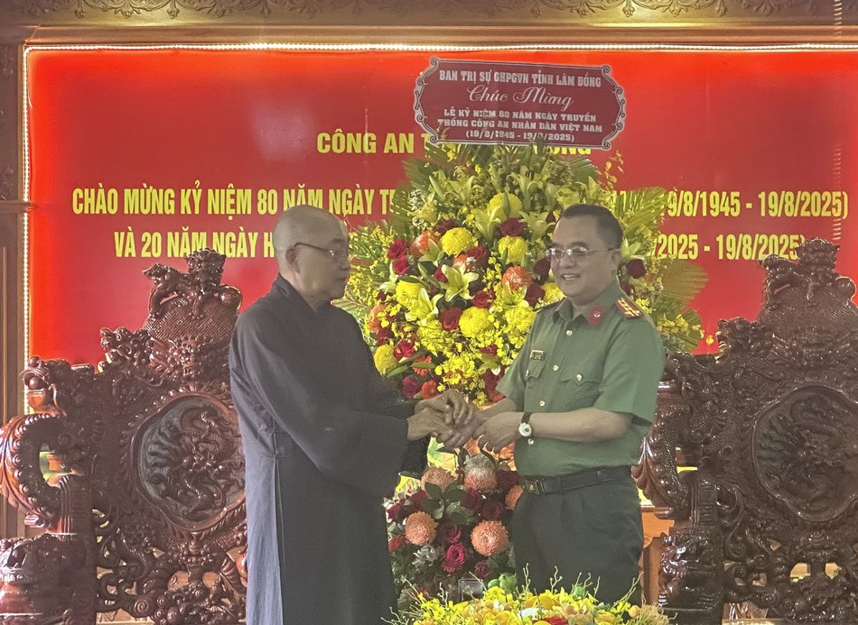 Hòa thượng Thích Minh Nhật và Đại tá Huỳnh Ngọc Liêm