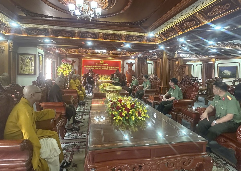 Buổi gặp gỡ thân mật tại Trụ sở Công an tỉnh