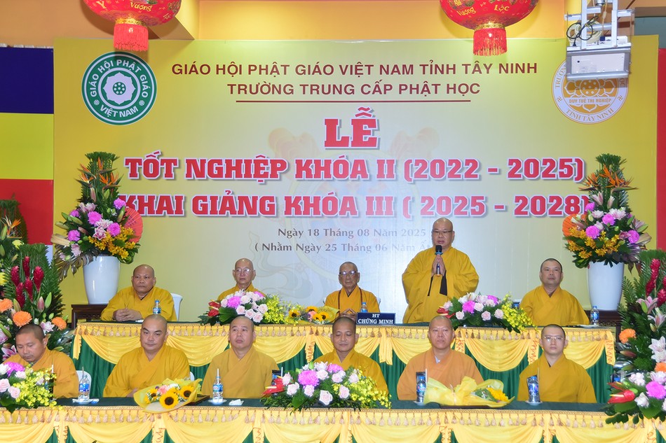 Thượng tọa Thích Phước Đạt ban đạo từ Thượng tọa Thích Phước Đạt ban đạo từ