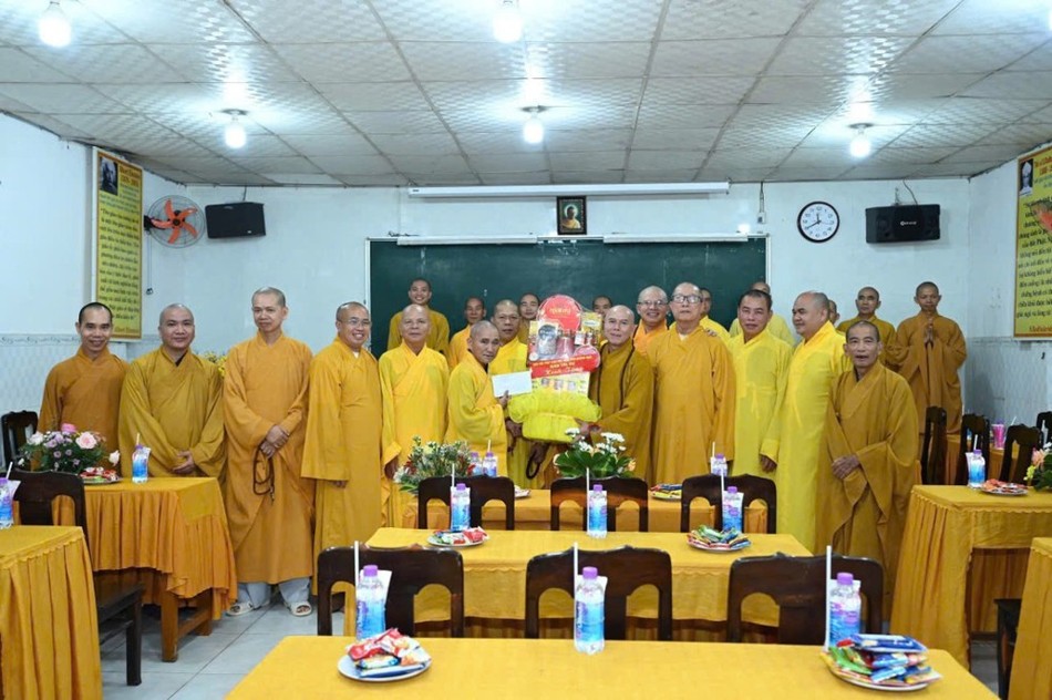 Chuyến thăm ý nghĩa trong mùa An cư kiết hạ Chuyến thăm ý nghĩa trong mùa An cư kiết hạ