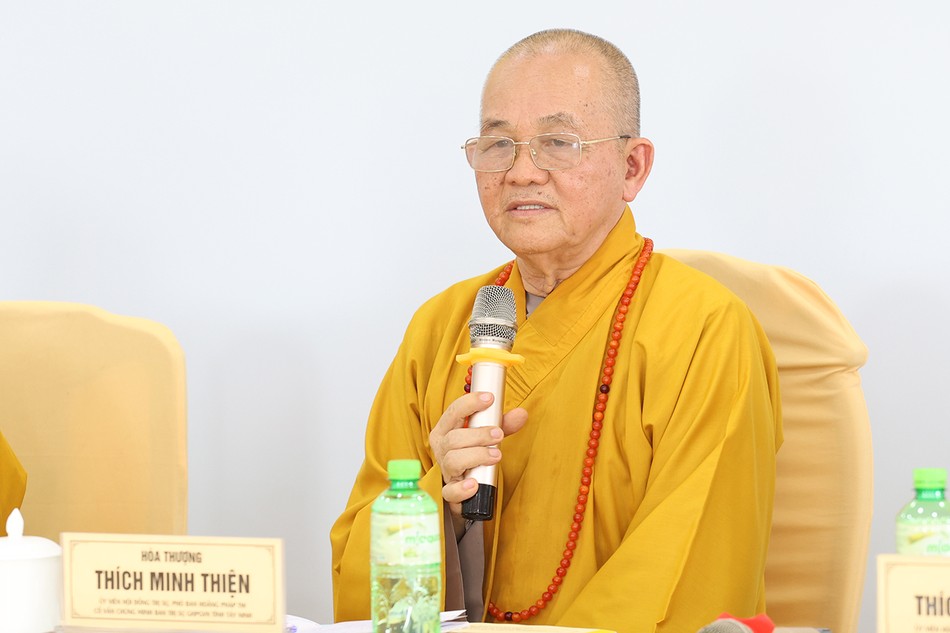 Hòa thượng Thích Minh Thiện đạo từ tại buổi họp Hòa thượng Thích Minh Thiện đạo từ tại buổi họp