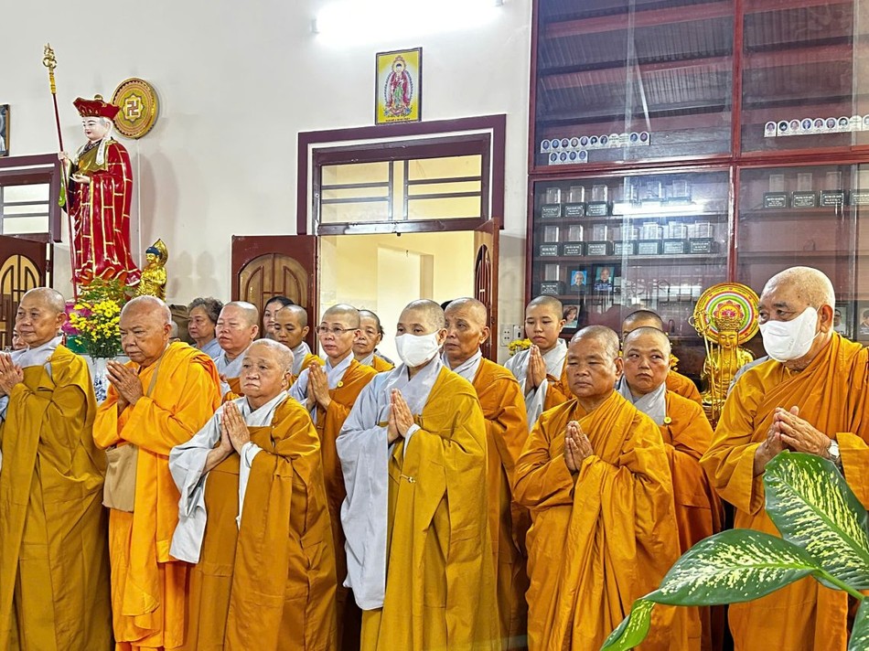 Chư tôn đức Tăng Ni thành kính tưởng niệm