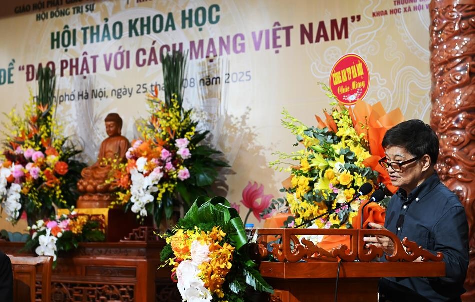 GS.TS Đỗ Quang Hưng trình bày tham luận GS.TS Đỗ Quang Hưng trình bày tham luận