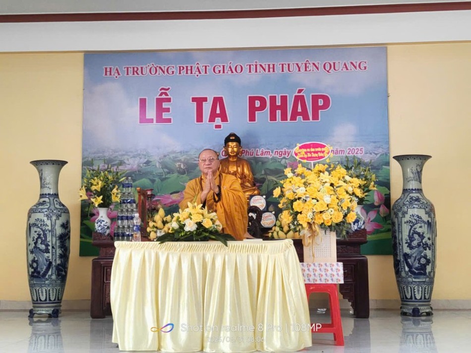 Hòa thượng Thích Gia Quang ban đạo từ